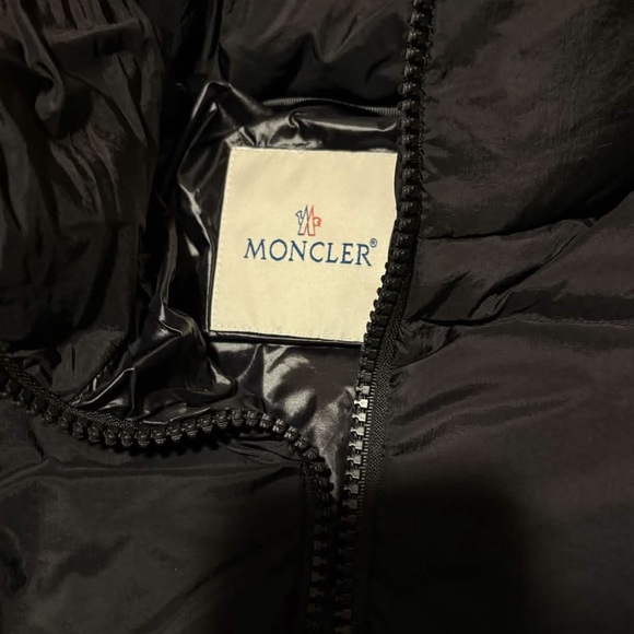 Moncler Black Men's Down Puffer Jacket with Logo Patch - Picture 3 of 4